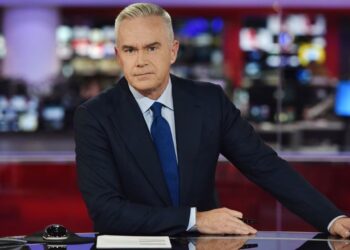 Un fost prezentator TV de la BBC a fost arestat după ce a recunoscut că a primit imagini pornografice cu minori