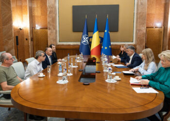 Premierul Marcel Ciolacu şi reprezentanţii asociaţiilor persoanelor cu dizabilităţi au agreat soluţiile şi calendarul de modificare a legislaţiei, astfel încât veniturile să fie menţinute la un nivel care să asigure un trai decent