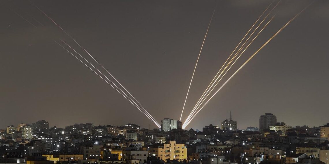 Iranul confirmă lansarea rachetelor balistice către Israel