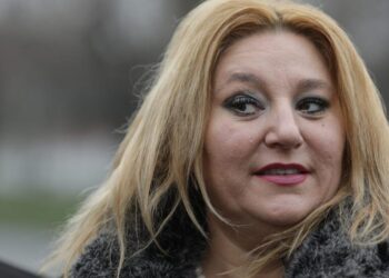 ANALIZĂ | Spre cine se duc voturile Dianei Şoşoacă. Ce spun sondajele PSD, AUR şi USR