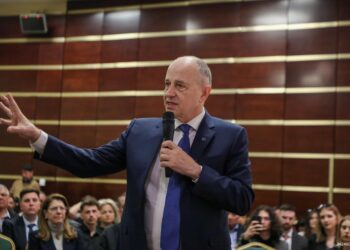 Exclusiv. Mircea Geoană, atac la PNL: Vorbesc de antreprenori şi toţi sunt angajaţi la stat