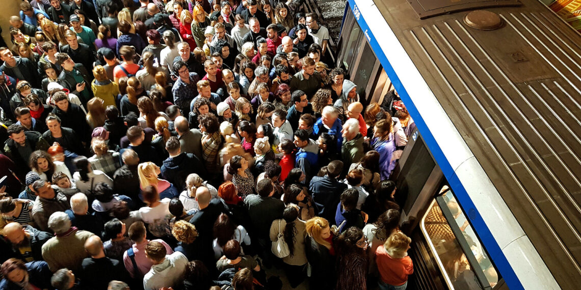 Metrorex câştigă negocierile. Guvernul promite salarii mai mari cu 1.500 de lei