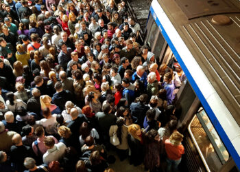 Metrorex câştigă negocierile. Guvernul promite salarii mai mari cu 1.500 de lei
