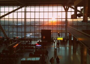 Unele zboruri au fost reluate de pe Heathrow, după incendiu