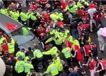 O mașină a lovit mai mulți pietoni în timpul paradei echipei Liverpool