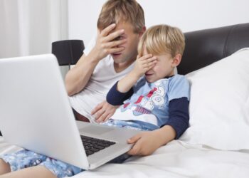 Comisia Europeană investighează marile site-uri pentru adulți privind siguranța copiilor online