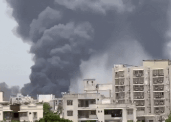 Dezastru aviatic în India.Un avion Boeing 787, cu 242 de persoane la bord, s-a prăbuşit la un minut după decolare.