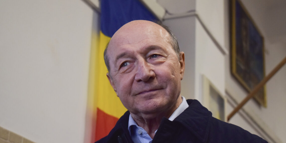 Traian Băsescu, operat pe cord la un spital din Paris