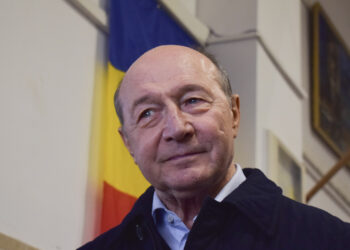 Traian Băsescu, operat pe cord la un spital din Paris