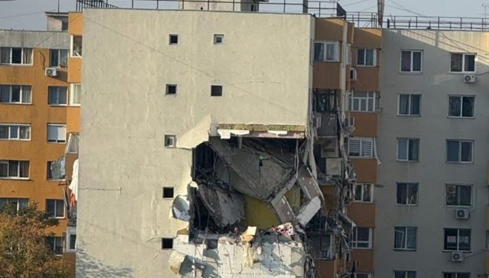 VIDEO| Explozie puternică într-un bloc din București, 3 persoane au decedat, 17 răniți.