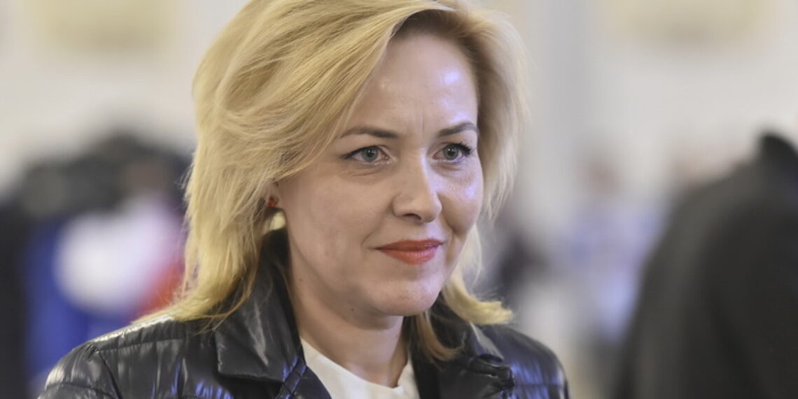 Fostul ministru Carmen Dan, audiată în calitate de martor într-un dosar de înșelăciune. Printre suspecți s-ar afla și sora sa