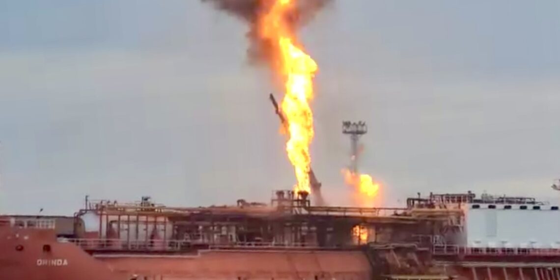 Alertă pe Dunăre: o navă cu GPL a fost lovită de o dronă, localitate din România evacuată preventiv