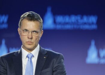 Ionuț Moșteanu și-a dat demisia din funcția de ministru al Apărării