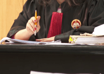 Zeci de judecători și procurori se solidarizează cu Laurențiu Beșu și Raluca Moroșanu