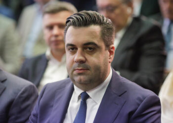 Fostul ministru al Transporturilor, Răzvan Cuc, a fost reținut într-un dosar de corupţie