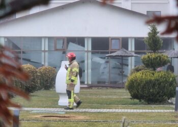 Cod Roșu în Sibiu |Tavanul de rigips de la piscina interioară a hotelului Hilton s-a prăbuşit