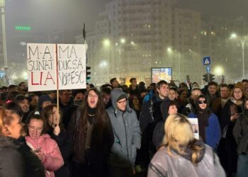 A treia seară de proteste în Piața Victoriei, în urma documentarului Recorder