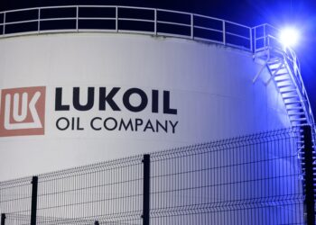 Lukoil vinde active internaționale de 22 miliarde $ către un fond american: ce se întâmplă cu afacerile din România