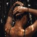„Dark shower”, trendul care a explodat pe TikTok: de ce tot mai mulți fac duș cu lumina stinsă și ce spun specialiștii