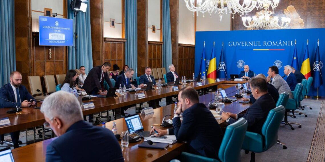 Măsuri noi anunțate de Guvern: reguli schimbate pentru primării, angajați la stat, șoferi și firme
