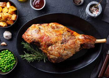 Cât costă mielul de Paște în 2026. Prețurile rămân la nivel ridicat, aproape de cele de anul trecut