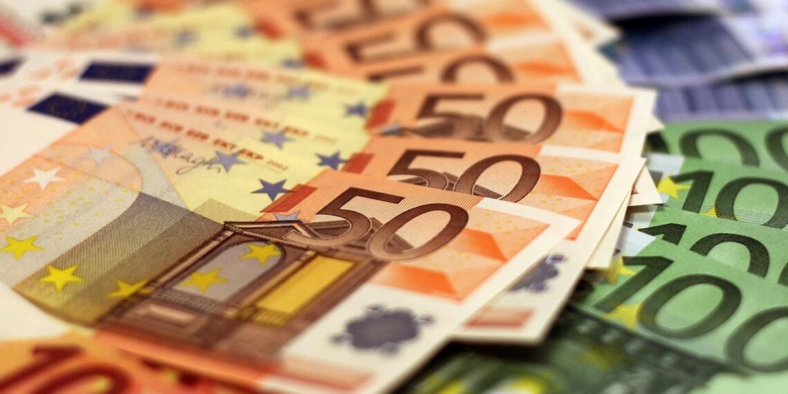 Fabrică de bani falși, descoperită într-un sat din Suceava. Rețea internațională, prinsă cu milioane de euro