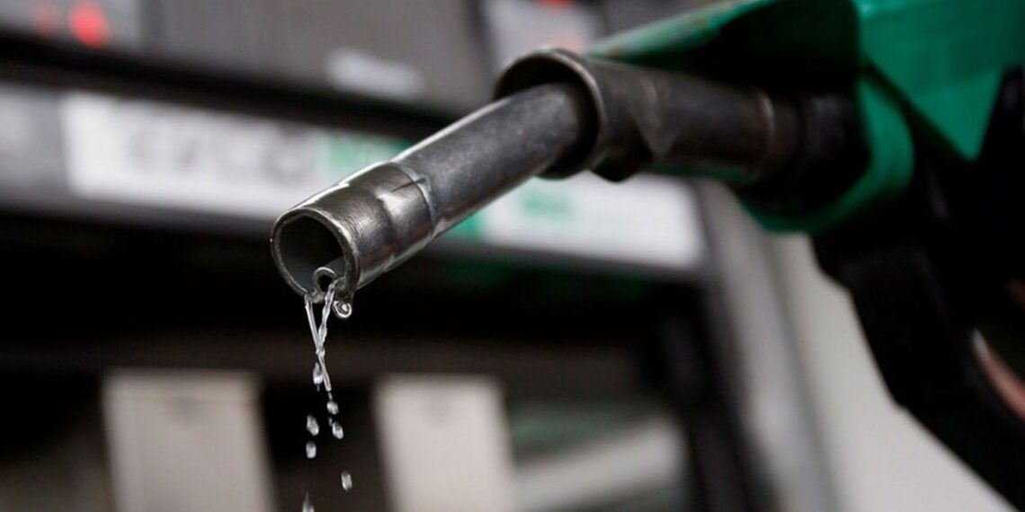 Cât vor costa carburanții dacă TVA scade la 11%. Explicația specialiștilor: „statul ne dă înapoi doar ce ne-a luat”