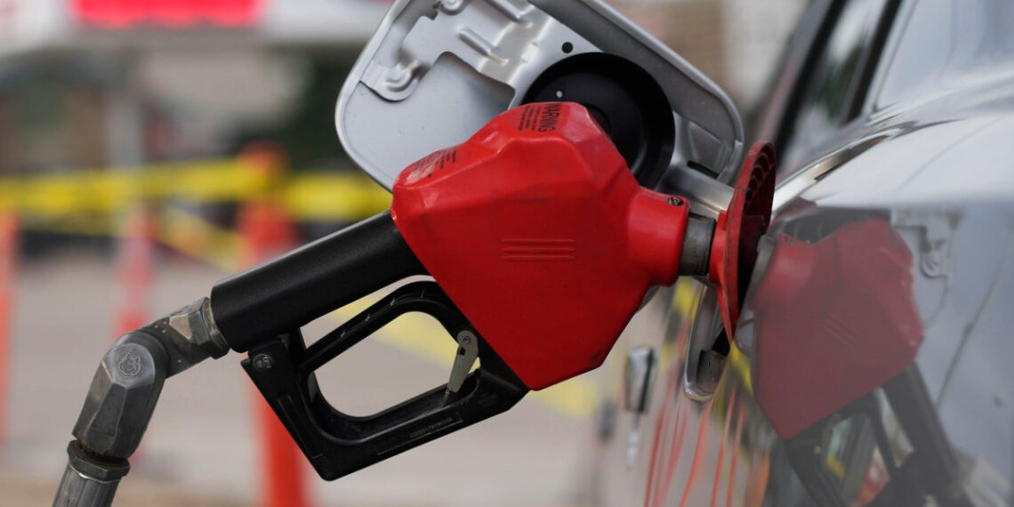 Prețurile carburanților: intră în vigoare „starea de criză”. Cât s-ar putea ieftini benzina și motorina