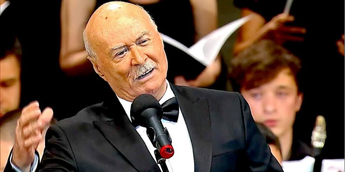 Tudor Gheorghe, transportat de urgență la spital după o căzătură într-un hotel din Iași