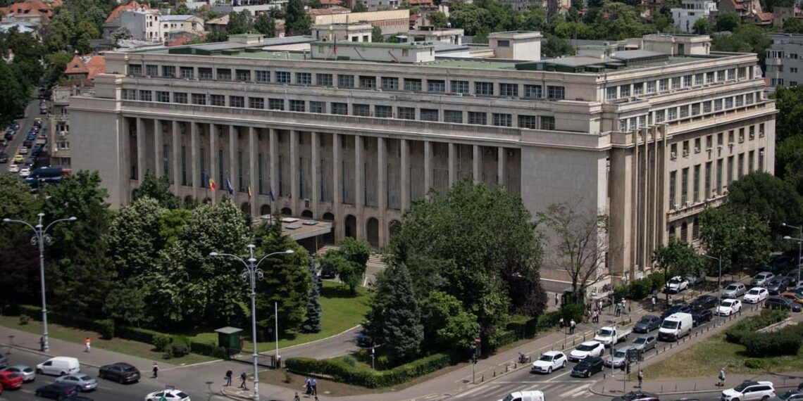 30 de guverne în 35 de ani: cât a costat instabilitatea politică România