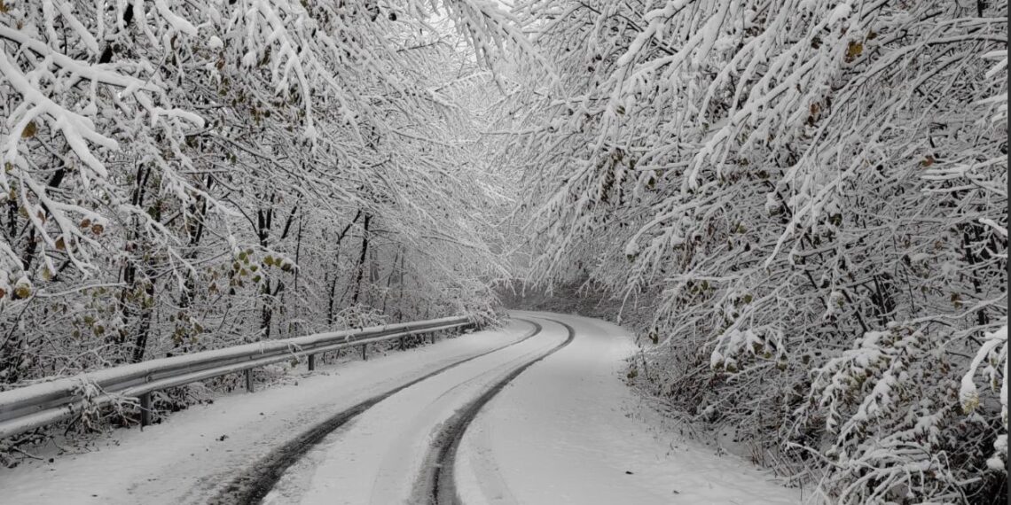 S-a întors iarna! 1 mai vine cu frig, ploi și ninsori. Date noi de la meteorologi