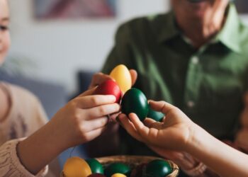 Când începe vacanța de Paște 2026, cât durează și când revin elevii la cursuri