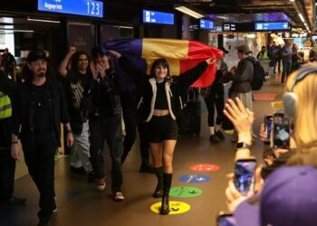 Alexandra Căpitănescu, întâmpinată cu aplauze la întoarcerea în România după Eurovision 2026. Primele declarații ale artistei