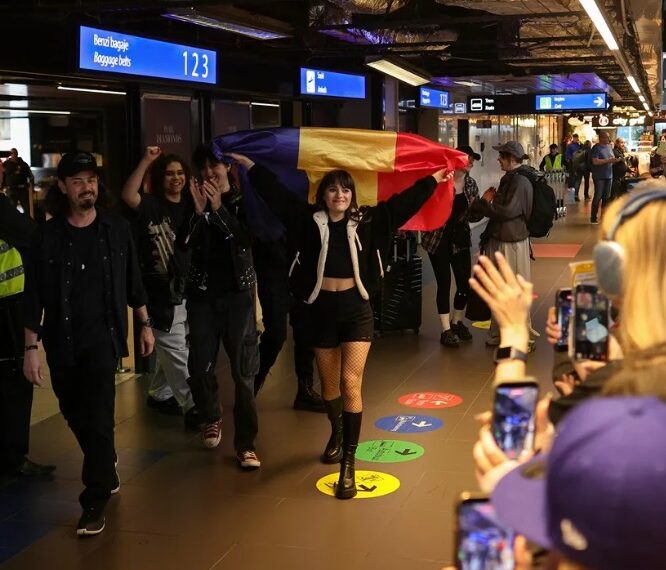 Alexandra Căpitănescu, întâmpinată cu aplauze la întoarcerea în România după Eurovision 2026. Primele declarații ale artistei